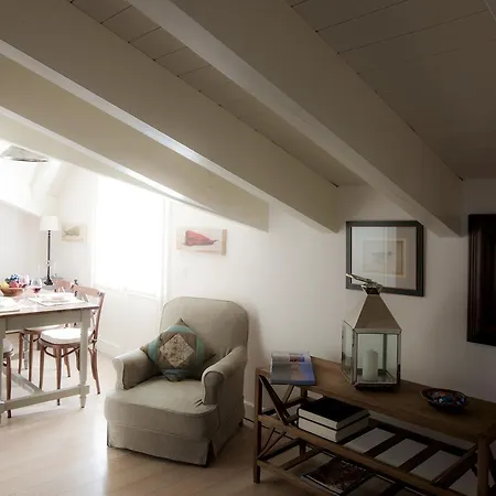 Les Fleurs Bleues Aparthotel *